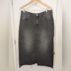 H&M BLACK DENIM SKIRT SIZE 12